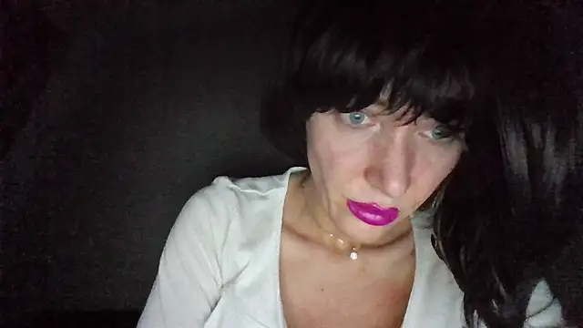 Snapshot of suuzykiss chatting on March 7, 2025, 10:21 pm suuzykiss online show from March 7, 2025, 10:21 pm