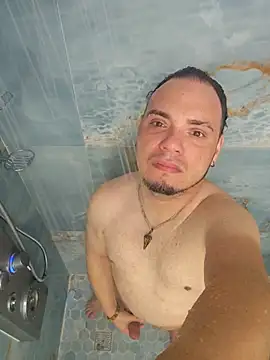 latinoflpr online show from December 15, 2025, 3:01 am