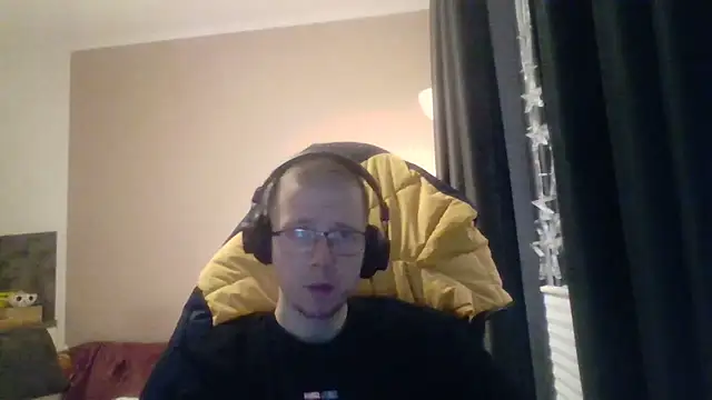 Snapshot of David250692 chatting on October 20, 2025, 5:53 am David250692 online show from October 20, 2025, 5:53 am