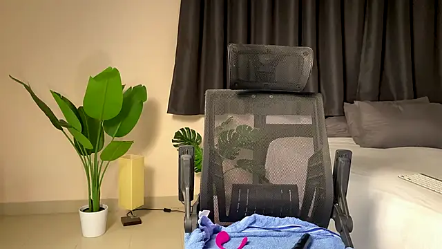 Snapshot of KatnessHot chatting on September 11, 2025, 10:59 am KatnessHot online show from September 11, 2025, 10:59 am