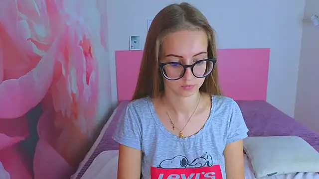 Snapshot of AliceAdams chatting on October 24, 2025, 6:45 am AliceAdams online show from October 24, 2025, 6:45 am