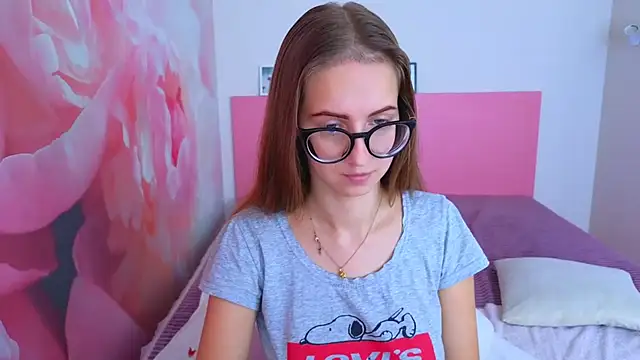 Snapshot of AliceAdams chatting on October 23, 2025, 6:45 am AliceAdams online show from October 23, 2025, 6:45 am