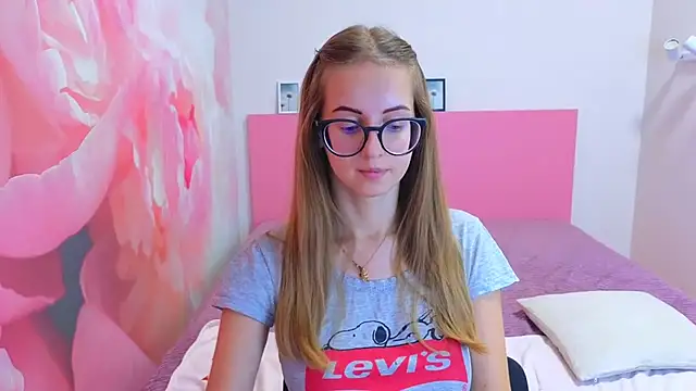 Snapshot of AliceAdams chatting on November 13, 2025, 8:07 am AliceAdams online show from November 13, 2025, 8:07 am