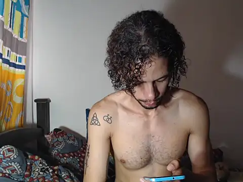 Snapshot of alisterxxx chatting on September 28, 2025, 12:01 pm alisterxxx online show from September 28, 2025, 12:01 pm