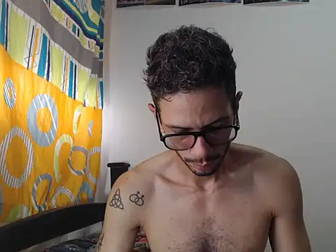 Snapshot of alisterxxx chatting on February 19, 2026, 5:21 pm alisterxxx online show from February 19, 2026, 5:21 pm