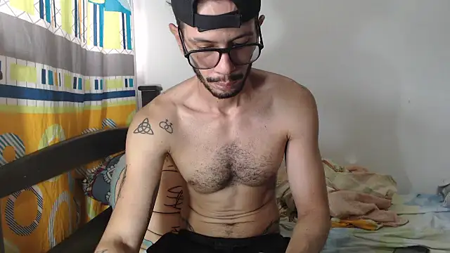 Snapshot of alisterxxx chatting on November 5, 2025, 3:26 pm alisterxxx online show from November 5, 2025, 3:26 pm