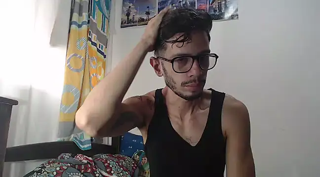 Snapshot of alisterxxx chatting on March 14, 2025, 12:40 pm alisterxxx online show from March 14, 2025, 12:40 pm