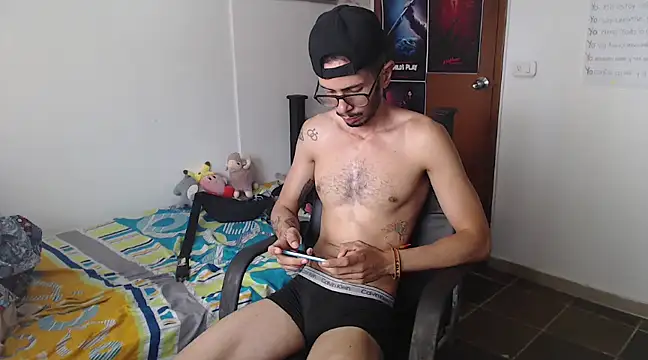 Snapshot of alisterxxx chatting on March 20, 2025, 6:31 pm alisterxxx online show from March 20, 2025, 6:31 pm