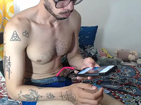 Snapshot of alisterxxx chatting on September 30, 2025, 3:07 pm alisterxxx online show from September 30, 2025, 3:07 pm