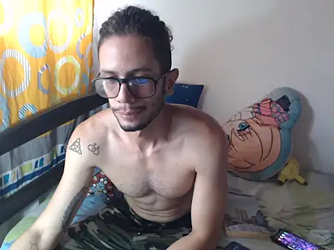 Snapshot of alisterxxx chatting on September 19, 2025, 2:43 pm alisterxxx online show from September 19, 2025, 2:43 pm