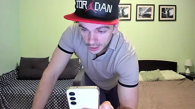 Marrymepls online show from April 15, 2026, 2:43 pm