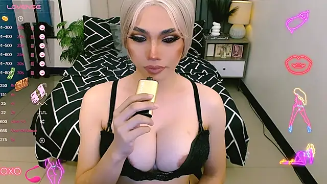 Snapshot of LUSCIOUSKIM chatting on January 13, 2025, 8:05 am LUSCIOUSKIM online show from January 13, 2025, 8:05 am