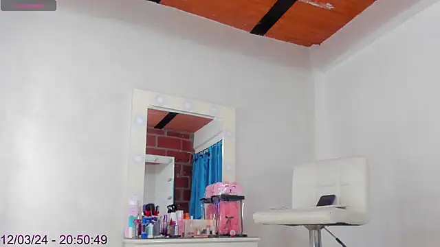 emily hornett online show from December 4, 2024, 1:52 am