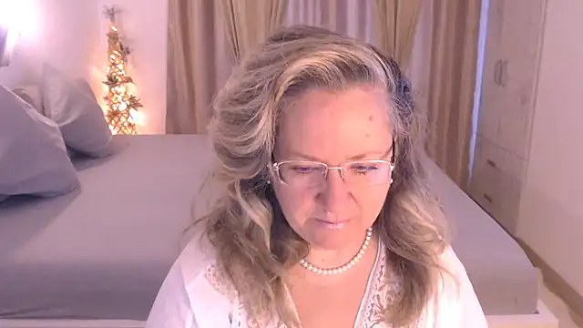 Raisshy online show from November 18, 2025, 6:39 am