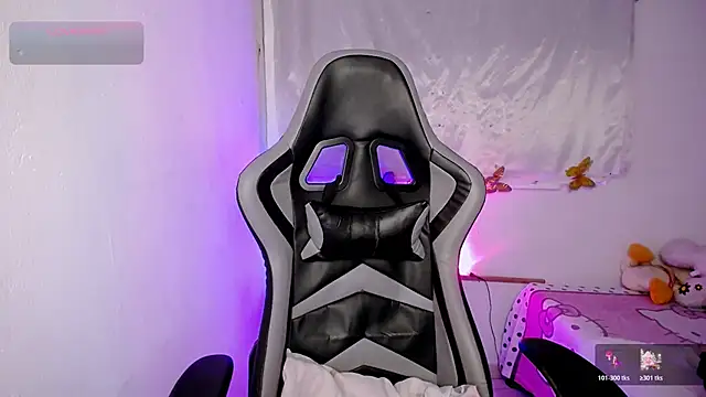 Snapshot of ninatiny chatting on November 13, 2025, 10:08 am ninatiny online show from November 13, 2025, 10:08 am