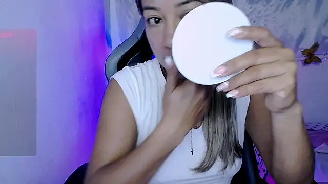 Snapshot of ninatiny chatting on November 20, 2025, 9:21 am ninatiny online show from November 20, 2025, 9:21 am