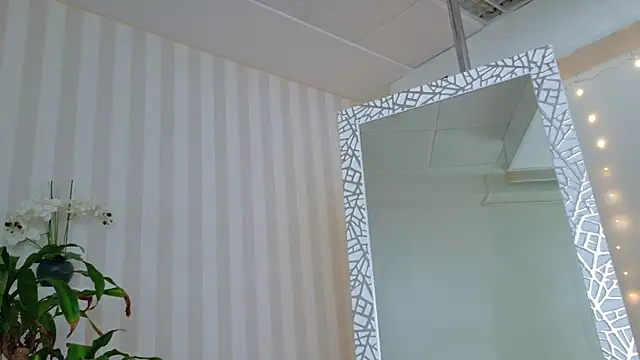 girl nextd00r online show from March 19, 2025, 4:55 pm