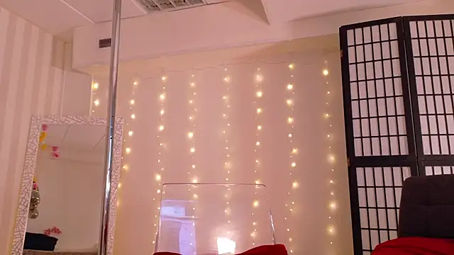 girl nextd00r online show from March 14, 2025, 6:32 am