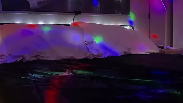 Snapshot of MikyFoxx chatting on October 23, 2025, 9:30 am MikyFoxx online show from October 23, 2025, 9:30 am