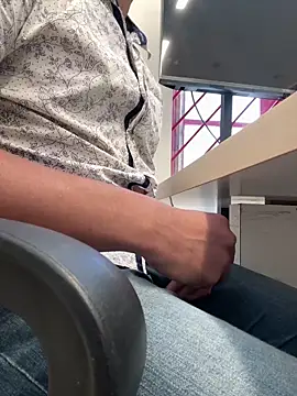 knobhead2020 online show from April 6, 2026, 5:41 am