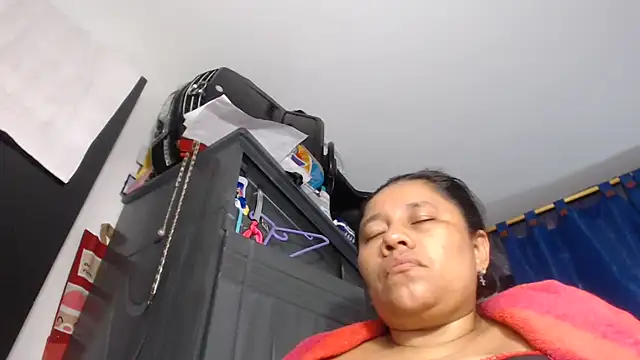 Snapshot of adrixxx38 chatting on January 6, 2026, 5:44 am adrixxx38 online show from January 6, 2026, 5:44 am