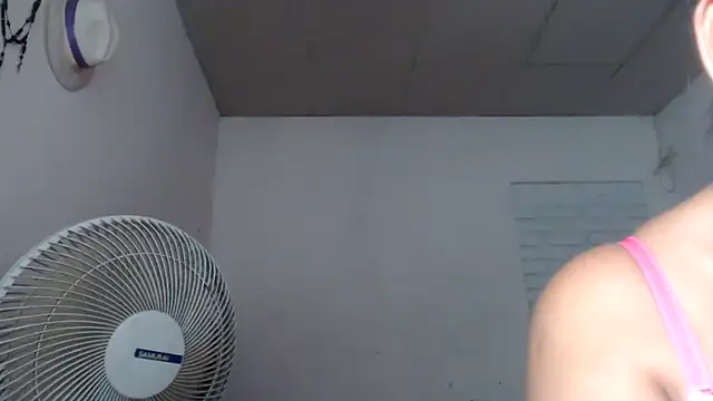 Snapshot of adrixxx38 chatting on December 18, 2025, 9:29 pm adrixxx38 online show from December 18, 2025, 9:29 pm