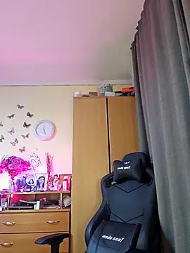 Snapshot of Hotangel75 chatting on October 2, 2025, 8:29 am Hotangel75 online show from October 2, 2025, 8:29 am