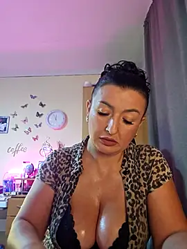 Snapshot of Hotangel75 chatting on September 18, 2025, 9:01 am Hotangel75 online show from September 18, 2025, 9:01 am