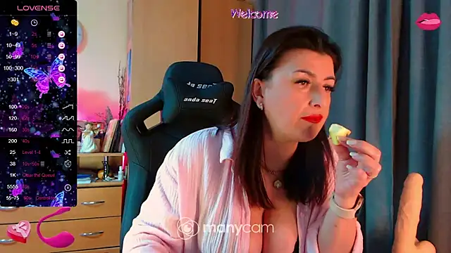 Snapshot of Hotangel75 chatting on February 4, 2025, 11:16 am Hotangel75 online show from February 4, 2025, 11:16 am