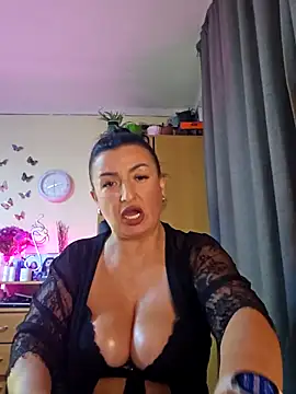 Snapshot of Hotangel75 chatting on October 5, 2025, 5:14 pm Hotangel75 online show from October 5, 2025, 5:14 pm