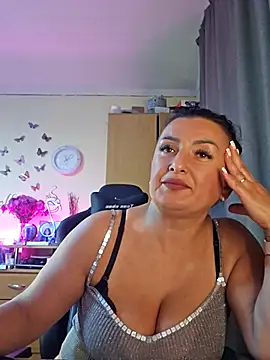 Snapshot of Hotangel75 chatting on September 24, 2025, 8:10 am Hotangel75 online show from September 24, 2025, 8:10 am