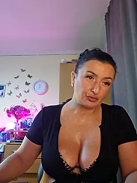 Snapshot of Hotangel75 chatting on September 30, 2025, 8:20 am Hotangel75 online show from September 30, 2025, 8:20 am