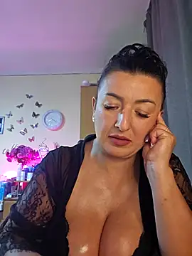 Snapshot of Hotangel75 chatting on October 4, 2025, 5:20 am Hotangel75 online show from October 4, 2025, 5:20 am