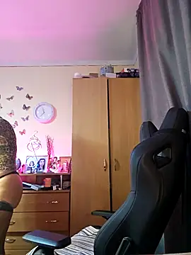 Snapshot of Hotangel75 chatting on September 17, 2025, 8:38 am Hotangel75 online show from September 17, 2025, 8:38 am