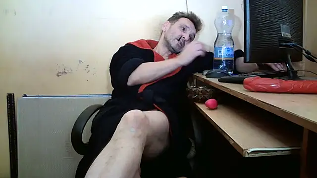 Snapshot of dundyFocus chatting on December 16, 2025, 2:54 pm dundyFocus online show from December 16, 2025, 2:54 pm