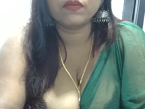 Snapshot of ROSEE_MERRYYYY chatting on November 5, 2025, 5:49 pm ROSEE MERRYYYY online show from November 5, 2025, 5:49 pm