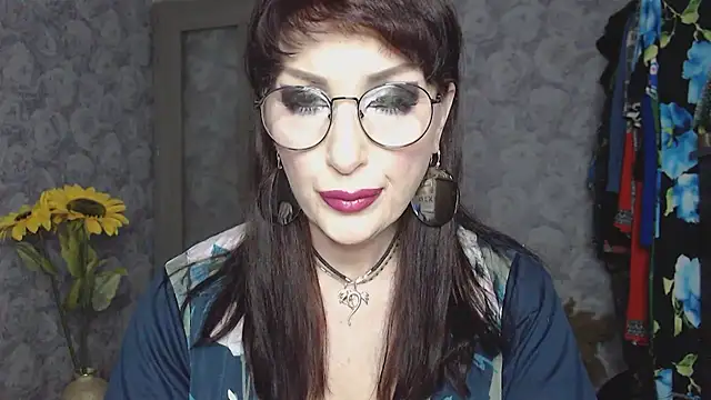Snapshot of Aziza1 chatting on May 6, 2026, 2:10 pm Aziza1 online show from May 6, 2026, 2:10 pm