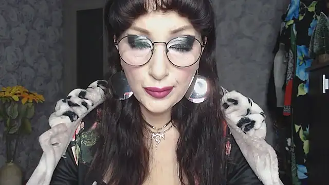 Snapshot of Aziza1 chatting on October 16, 2025, 3:31 pm Aziza1 online show from October 16, 2025, 3:31 pm