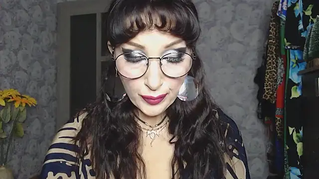 Snapshot of Aziza1 chatting on October 8, 2025, 2:40 pm Aziza1 online show from October 8, 2025, 2:40 pm