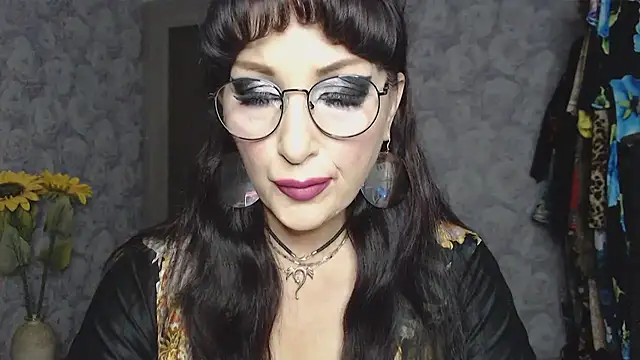 Snapshot of Aziza1 chatting on September 10, 2025, 3:33 pm Aziza1 online show from September 10, 2025, 3:33 pm