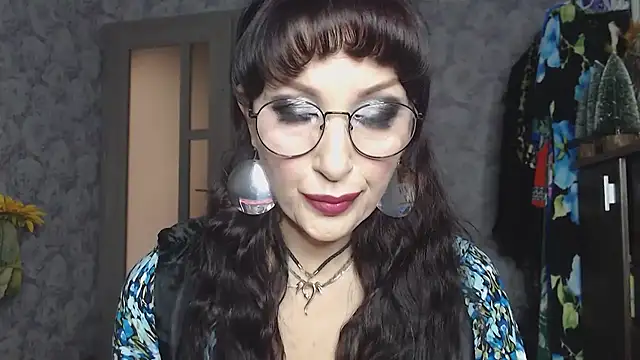 Snapshot of Aziza1 chatting on November 10, 2025, 8:41 am Aziza1 online show from November 10, 2025, 8:41 am