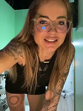 Snapshot of Etwas_neugierig chatting on February 16, 2026, 7:45 pm Etwas neugierig online show from February 16, 2026, 7:45 pm