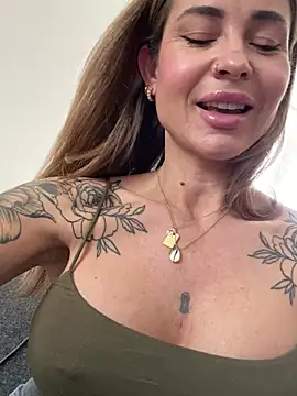 Snapshot of Etwas_neugierig chatting on March 8, 2025, 10:43 am Etwas neugierig online show from March 8, 2025, 10:43 am