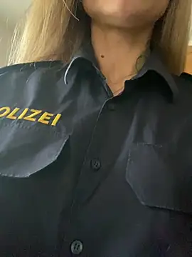 Snapshot of Etwas_neugierig chatting on February 28, 2025, 8:20 am Etwas neugierig online show from February 28, 2025, 8:20 am