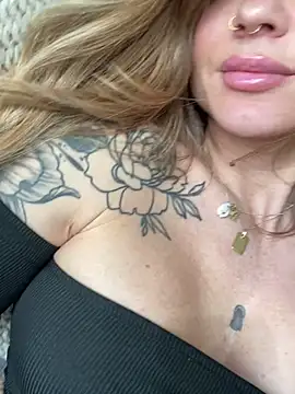 Snapshot of Etwas_neugierig chatting on February 18, 2025, 12:28 pm Etwas neugierig online show from February 18, 2025, 12:28 pm