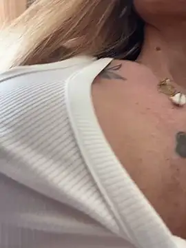 Snapshot of Etwas_neugierig chatting on March 21, 2025, 9:56 am Etwas neugierig online show from March 21, 2025, 9:56 am