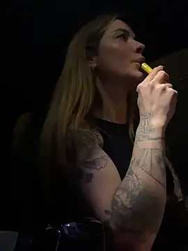 Snapshot of Etwas_neugierig chatting on March 14, 2025, 6:39 pm Etwas neugierig online show from March 14, 2025, 6:39 pm