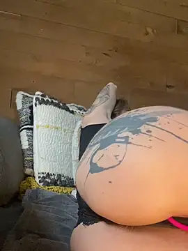 Snapshot of Etwas_neugierig chatting on February 23, 2025, 7:00 am Etwas neugierig online show from February 23, 2025, 7:00 am