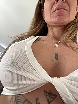 Snapshot of Etwas_neugierig chatting on March 18, 2025, 9:23 am Etwas neugierig online show from March 18, 2025, 9:23 am