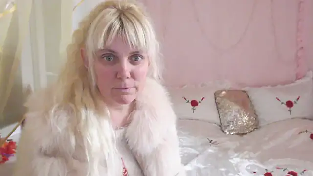 Snapshot of SunnySylvia chatting on November 29, 2025, 2:28 pm SunnySylvia online show from November 29, 2025, 2:28 pm